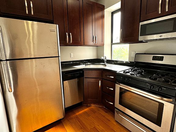 2nd image of 54 Maujer St #17A