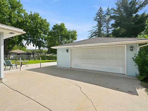 4th image of 1148 Aurora Ave
