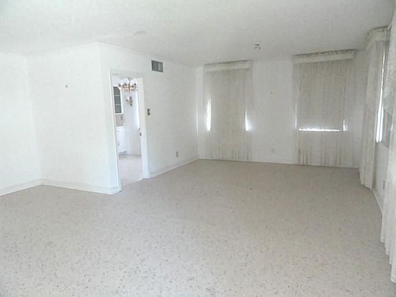 3rd image of 538 Topaz St