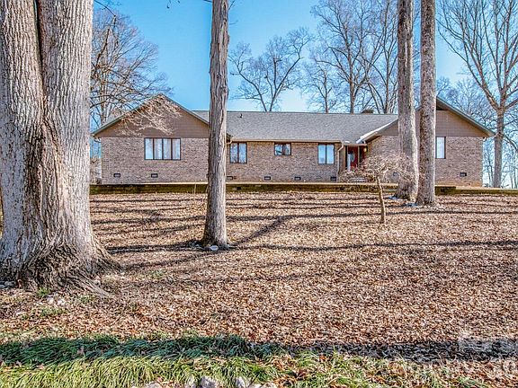 2nd image of 114 Old Mine Rd