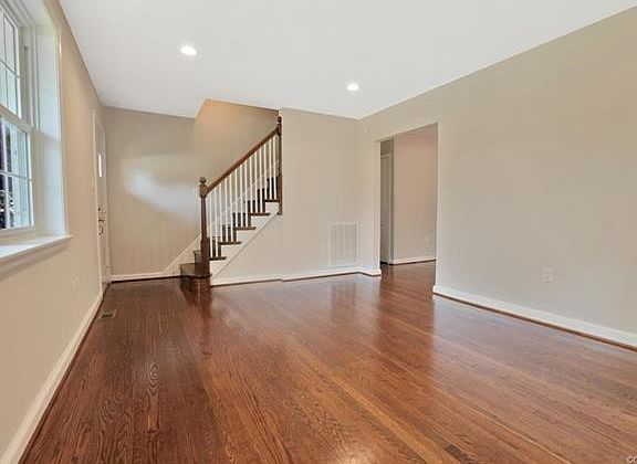 5th image of 4704 W Franklin St
