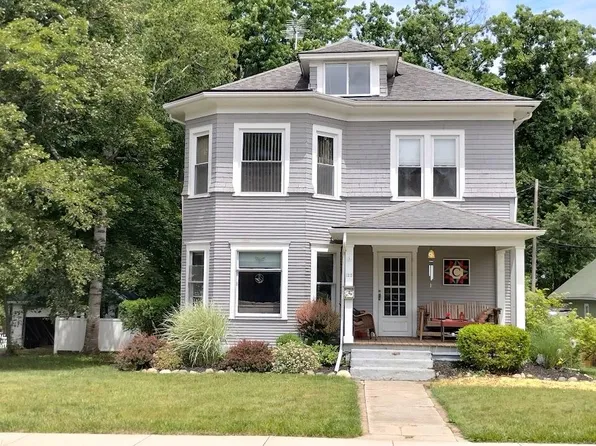 125 Grove Ave, Imlay City, MI 48444