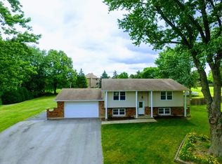 15 Amy Dr, Oswego, IL 60543