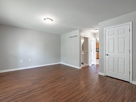 3rd image of 213 W Arlee Ave