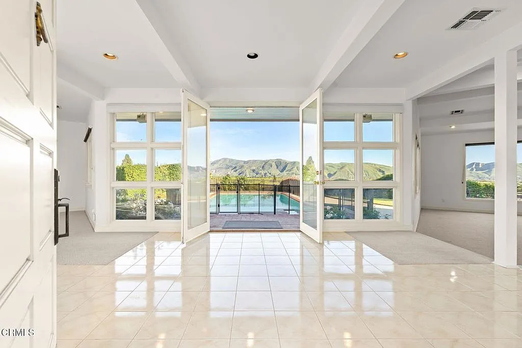 3 bed, 4.5 bath, 4522 sqft, $7,500 — Photo 4