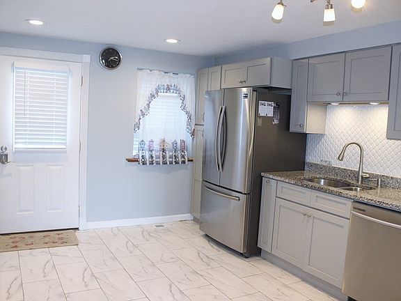 3rd image of 34 Margin St #B