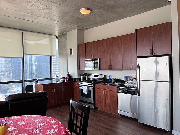 3rd image of 235 W Van Buren St Unit 1712