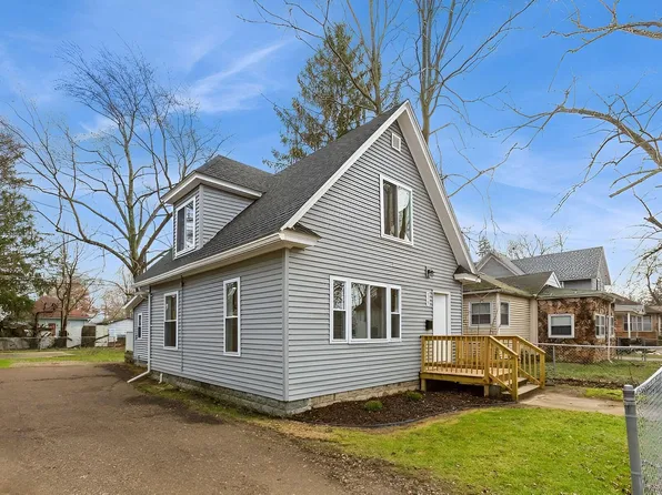 979 Lavette Ave, Benton Harbor, MI 49022