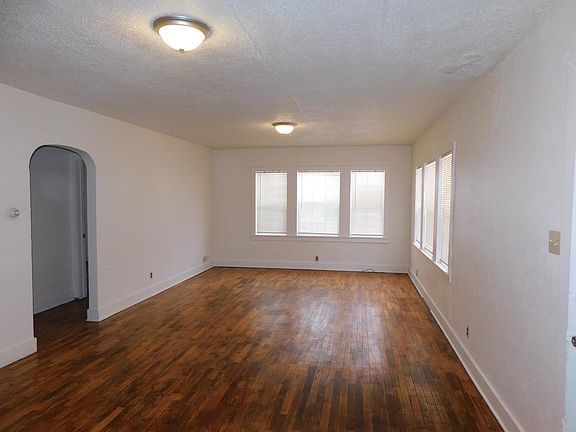 3rd image of 955 Jennings Ave