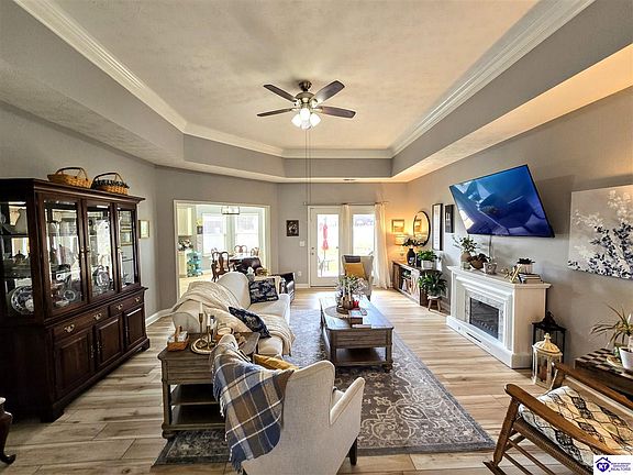 4th image of 157 Tuscany Ln