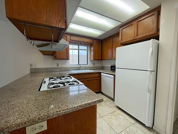 3rd image of 968 Thomas Ave