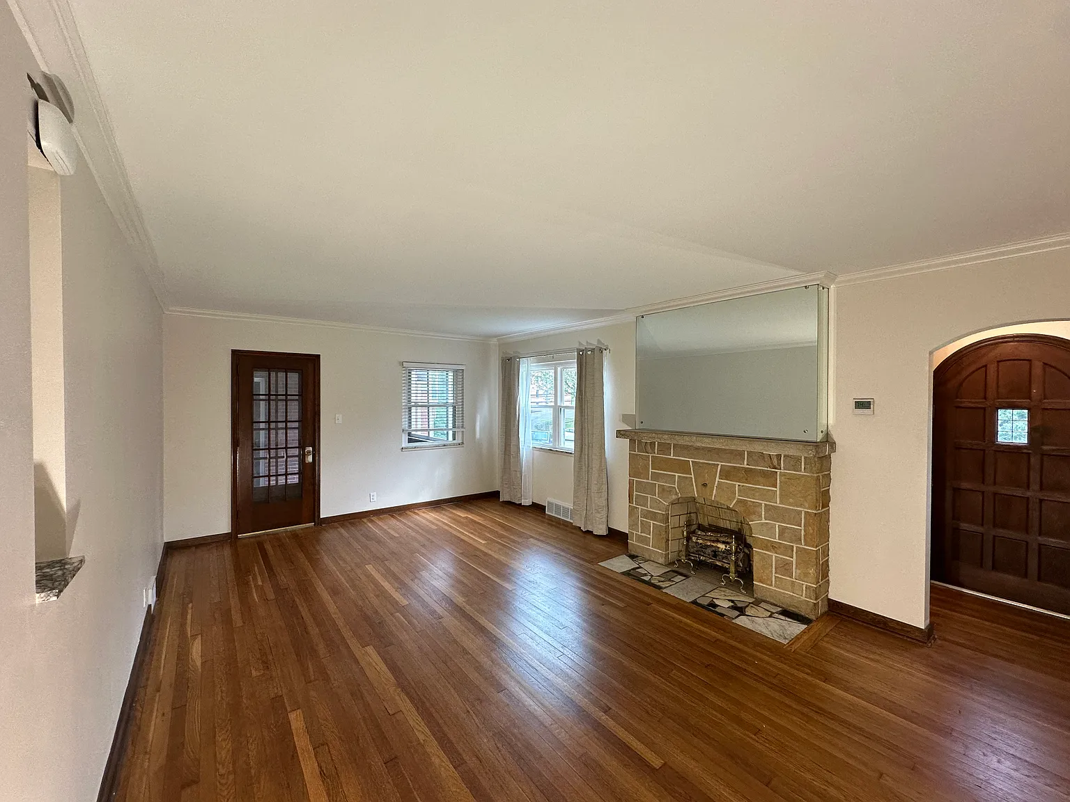 3 bed, 2.5 bath, 1745 sqft, $2,750 — Photo 2