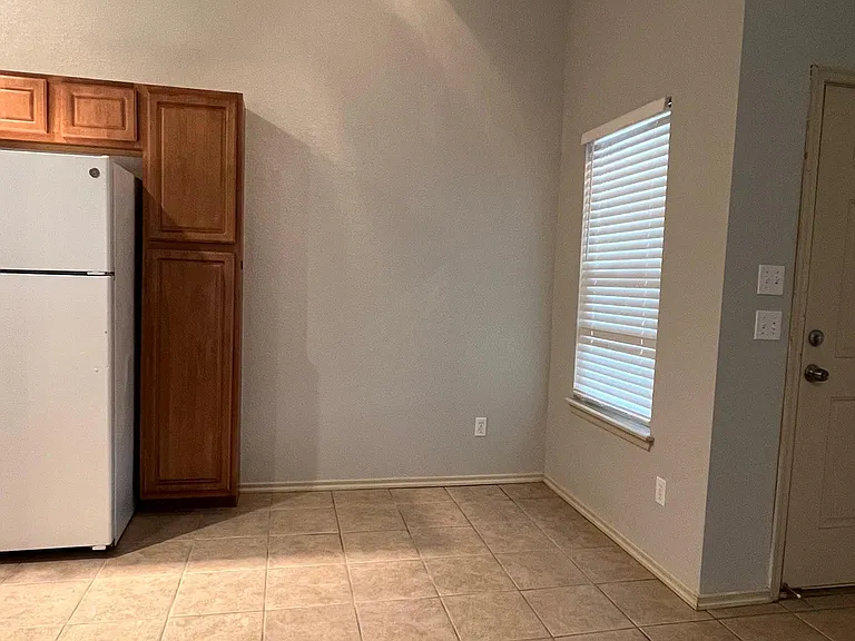 4416 Willowpoint Dr — Photo 3