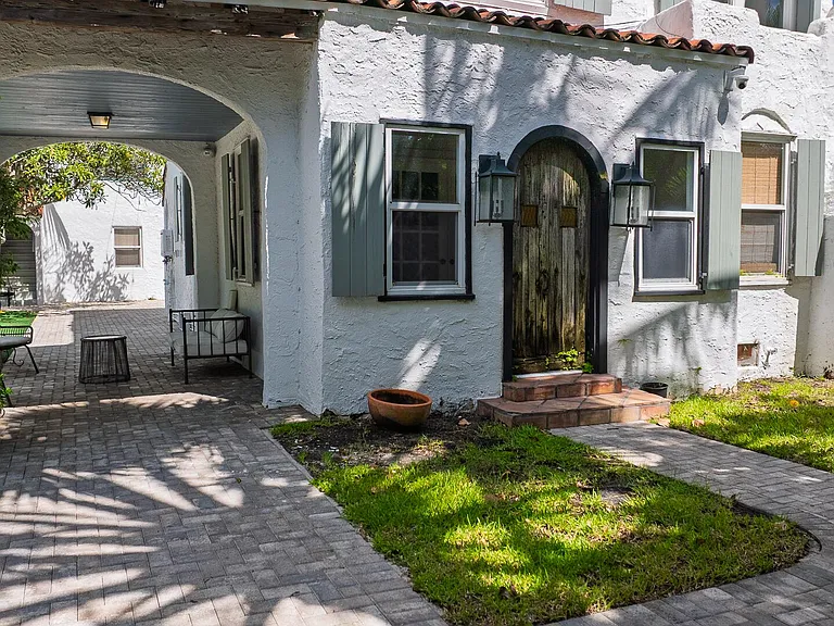717 Forest Hill Blvd — Photo 11