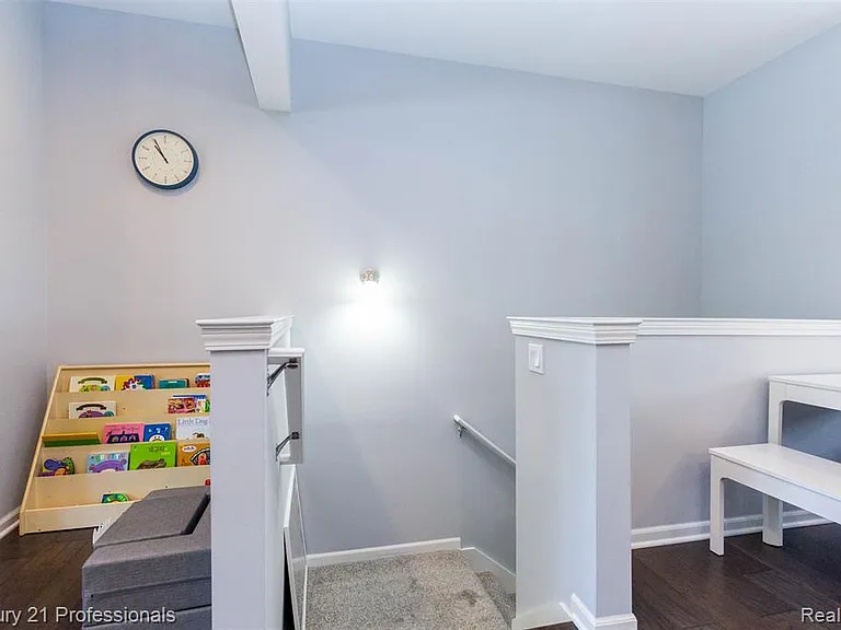 57 Kaprol Dr — Photo 5