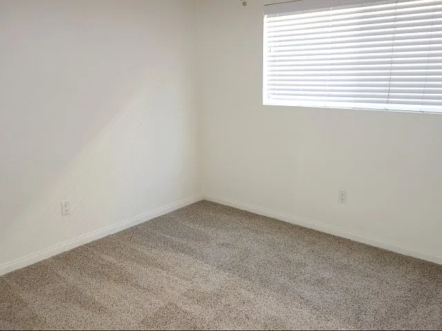4827 Niagara Avenue San Diego, CA 92107-Elan Pacific Palms Apartment Homes-Bedroom