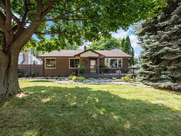 703 Michigan Ave, Pt Edward, ON N7V 1G9
