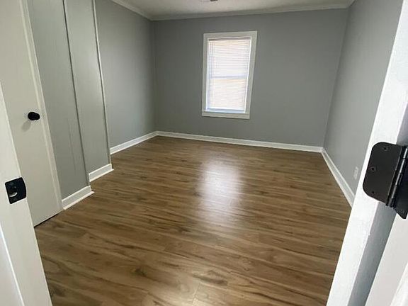 5th image of 3625 S Walnut St
