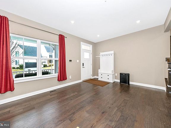 4th image of 11069 Emerald Crown Dr