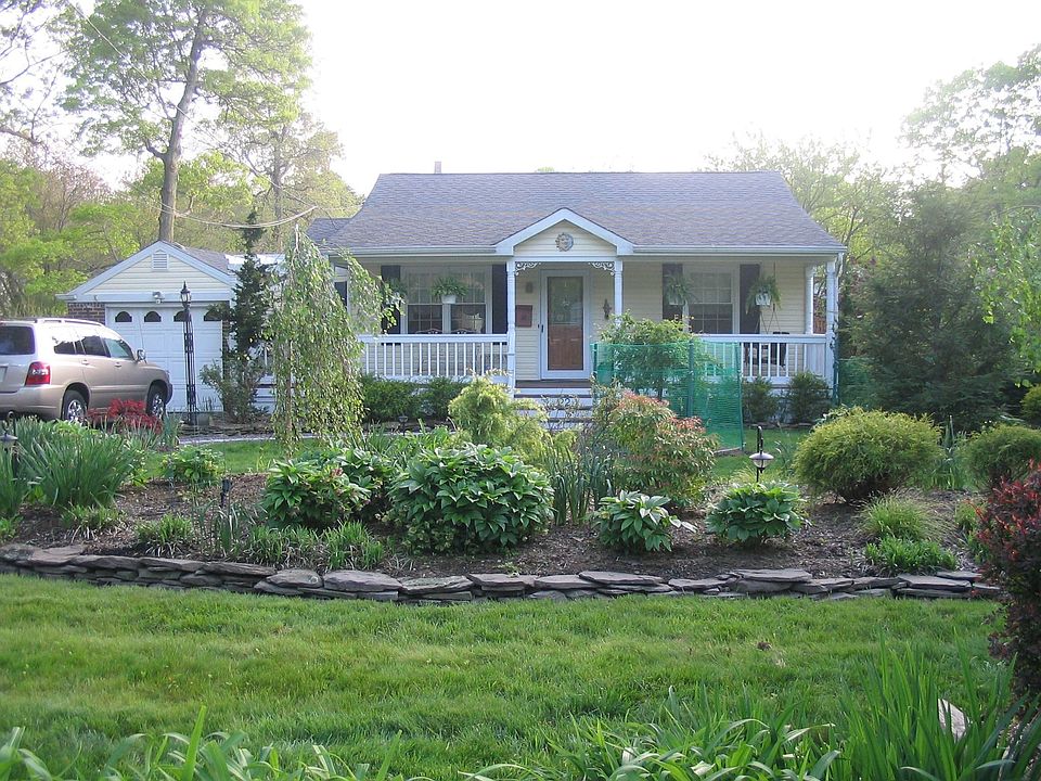 1st image of 22 Quintuck Ln