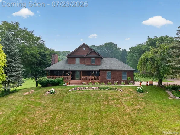 2795 Bird Rd, Ortonville, MI 48462