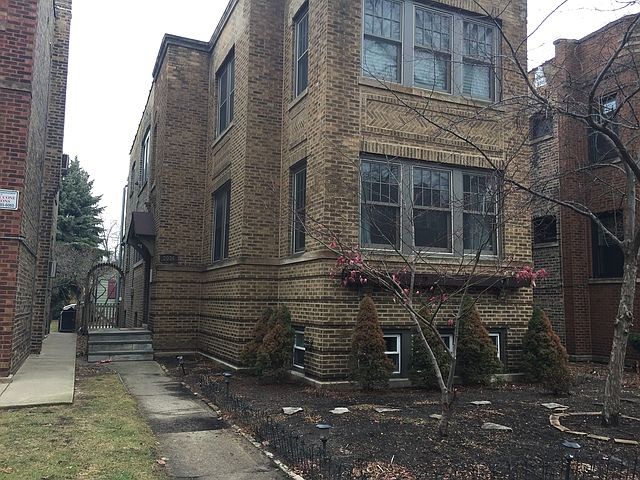 1st image of 2036 W Berwyn Ave #G