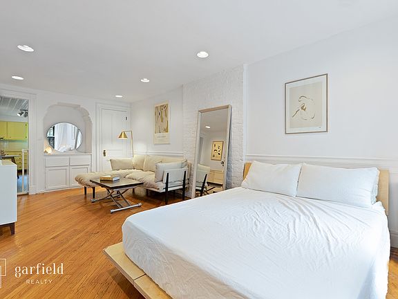 5th image of 442A 8th St #1