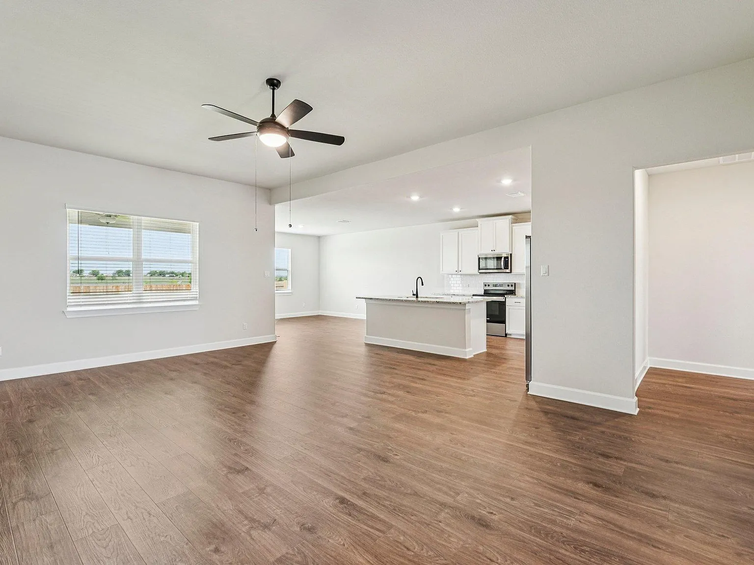 3 bed, 2.0 bath, 2127 sqft, $3,420 — Photo 4