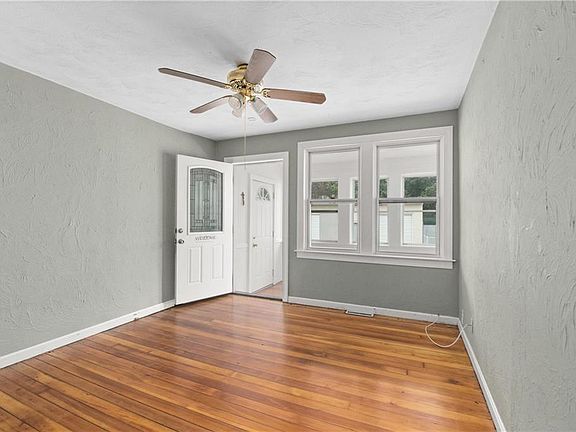 5th image of 51 Sanford St