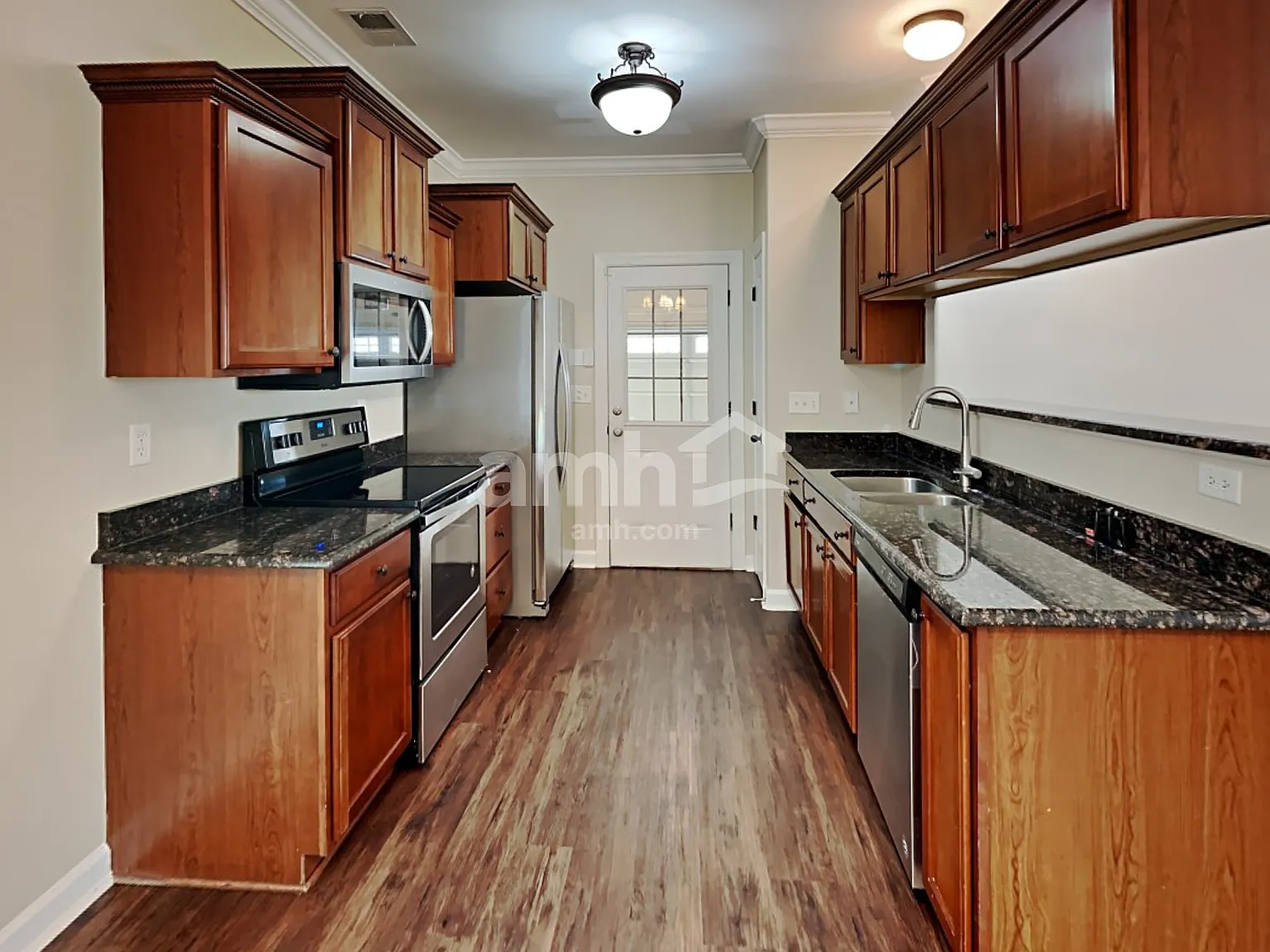 4 bed, 2.5 bath, 2400 sqft, $2,205 — Photo 3