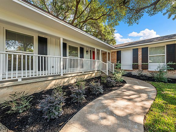 3rd image of 2901 Woodland Dr