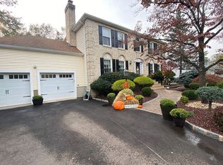 33 Timber Ln, Manalapan, NJ