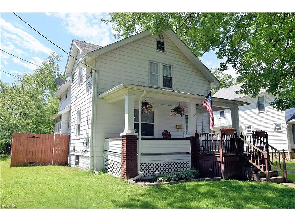 415 Williams St photo 1