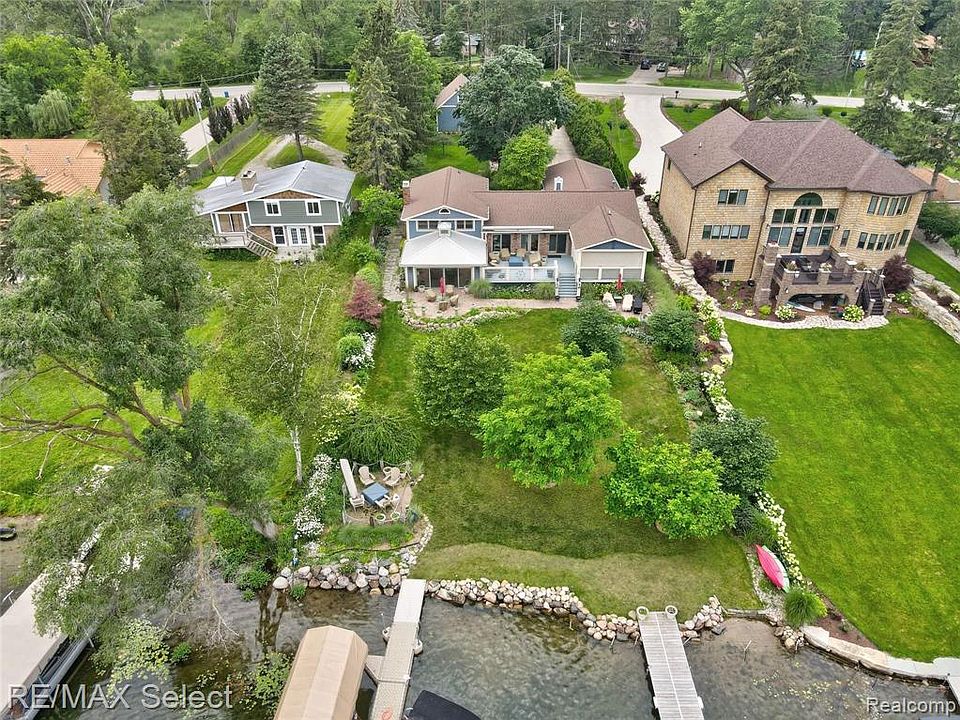 14181 Swanee Beach Dr, Fenton, MI 48430 Zillow