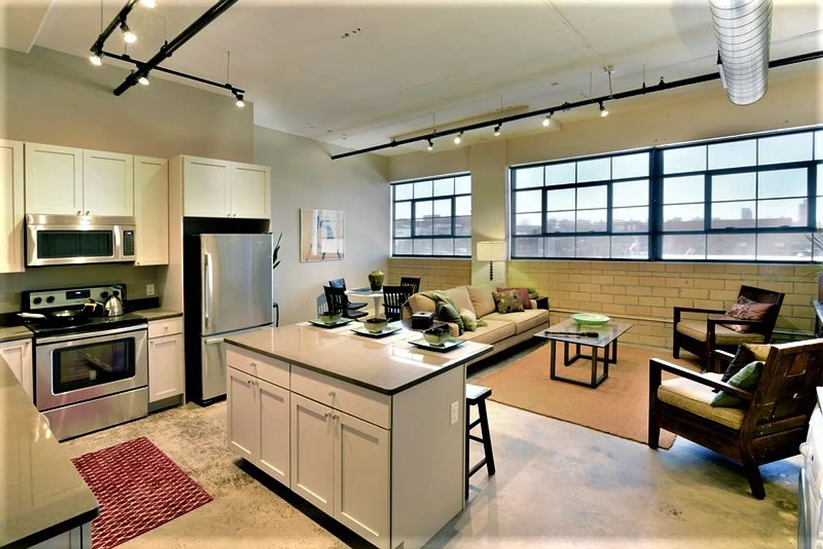 Photo 1 of 32 - Laclede Lofts - Saint Louis, MO Primary Photo - Laclede Lofts