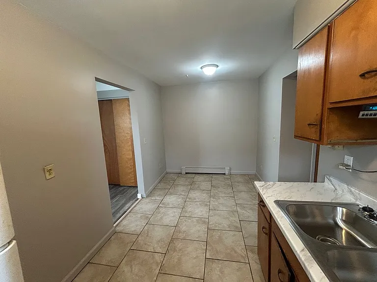 325 Pike St — Photo 6