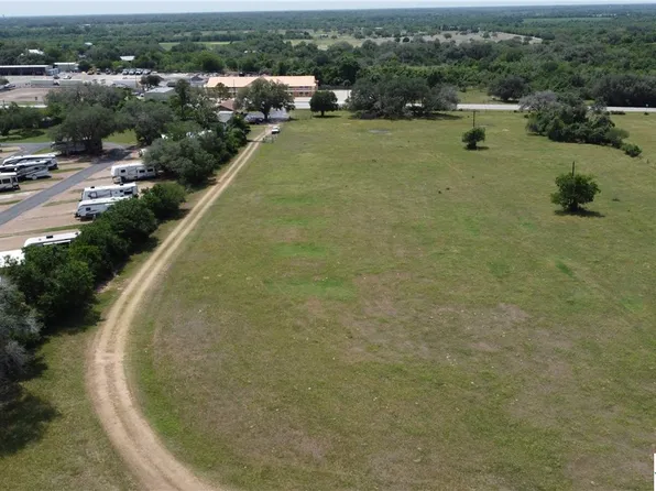 1046 Us Highway 59 N, Goliad, TX 77963