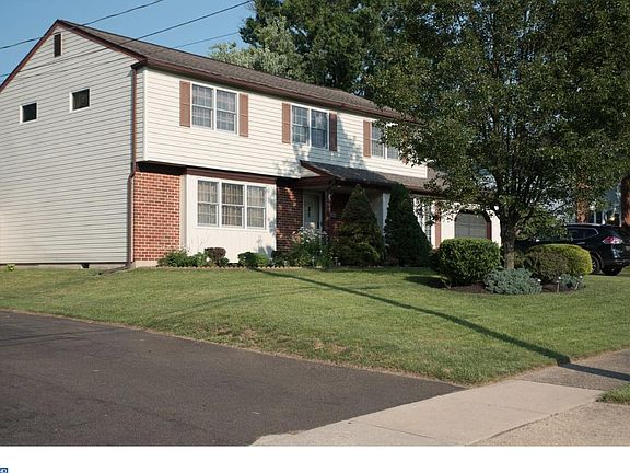 3rd image of 981 Worthington Dr