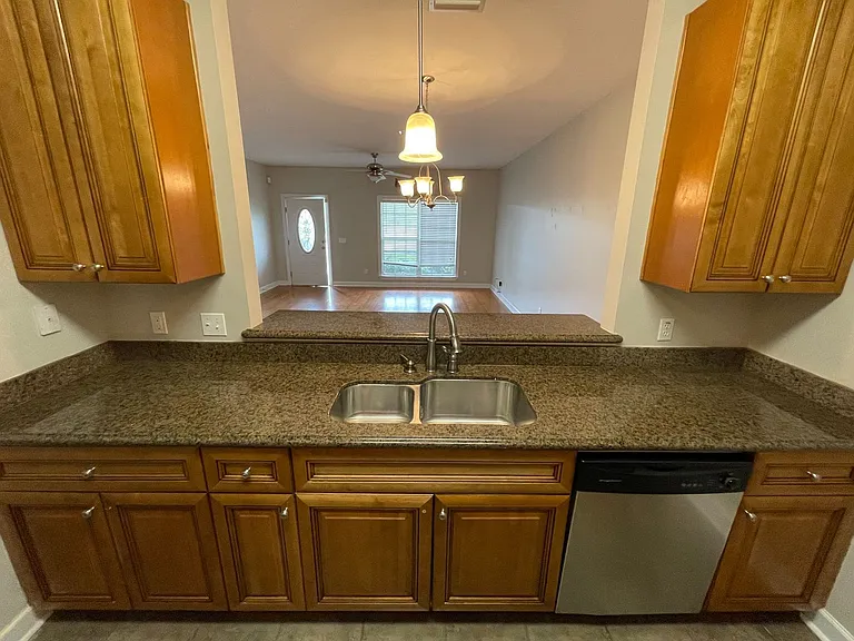 310 Stratford Dr — Photo 6