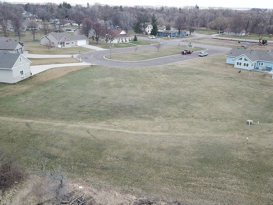 2nd image of 105 Oak Dr