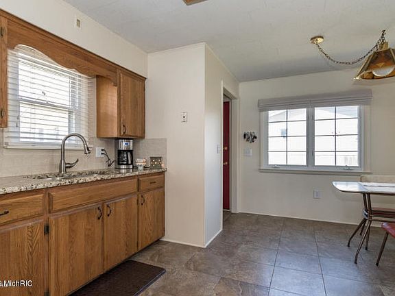 4th image of 8065 W Pq Ave