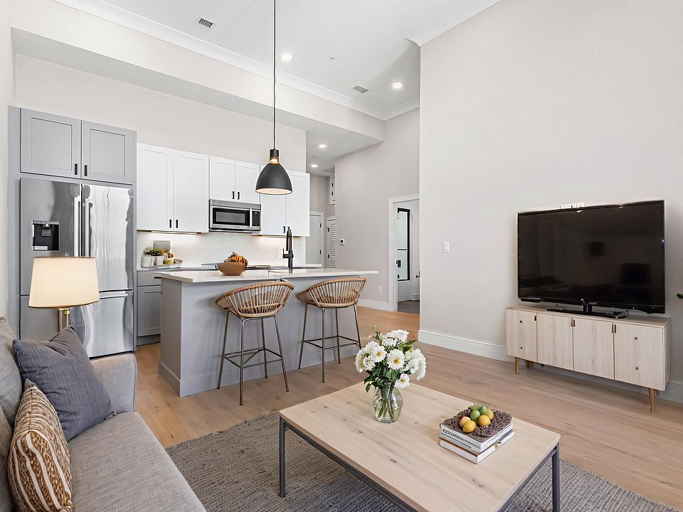 1st image of 4-8 Franklin St #302