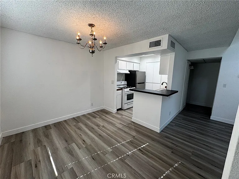 22330 Victory Blvd #803 — Photo 11
