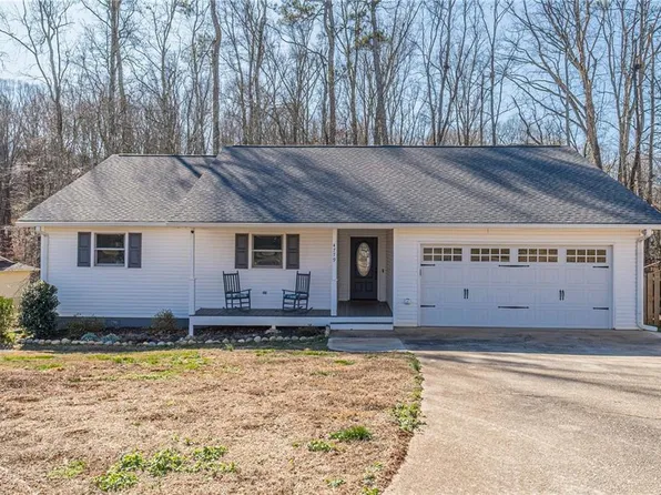 4779 Countryside Dr, Flowery Branch, GA 30542