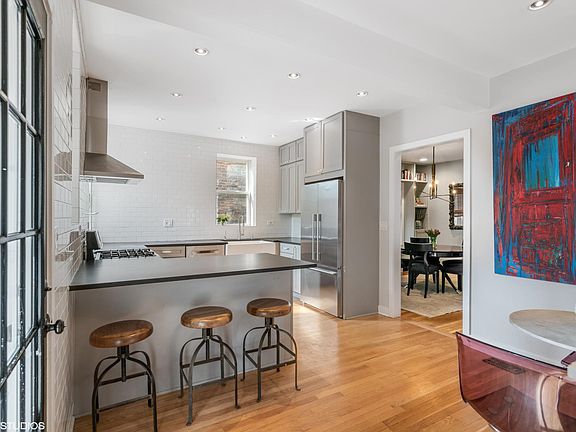 4th image of 1735 W Albion Ave #1