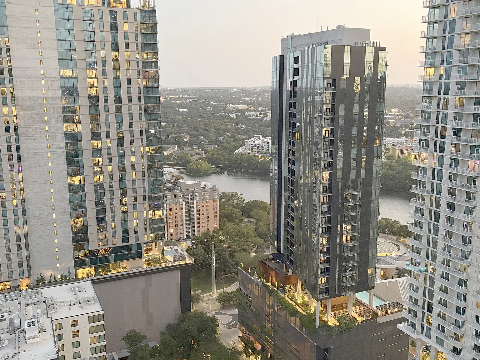 1 bed, 667 sqft, $2,750 — Photo 2