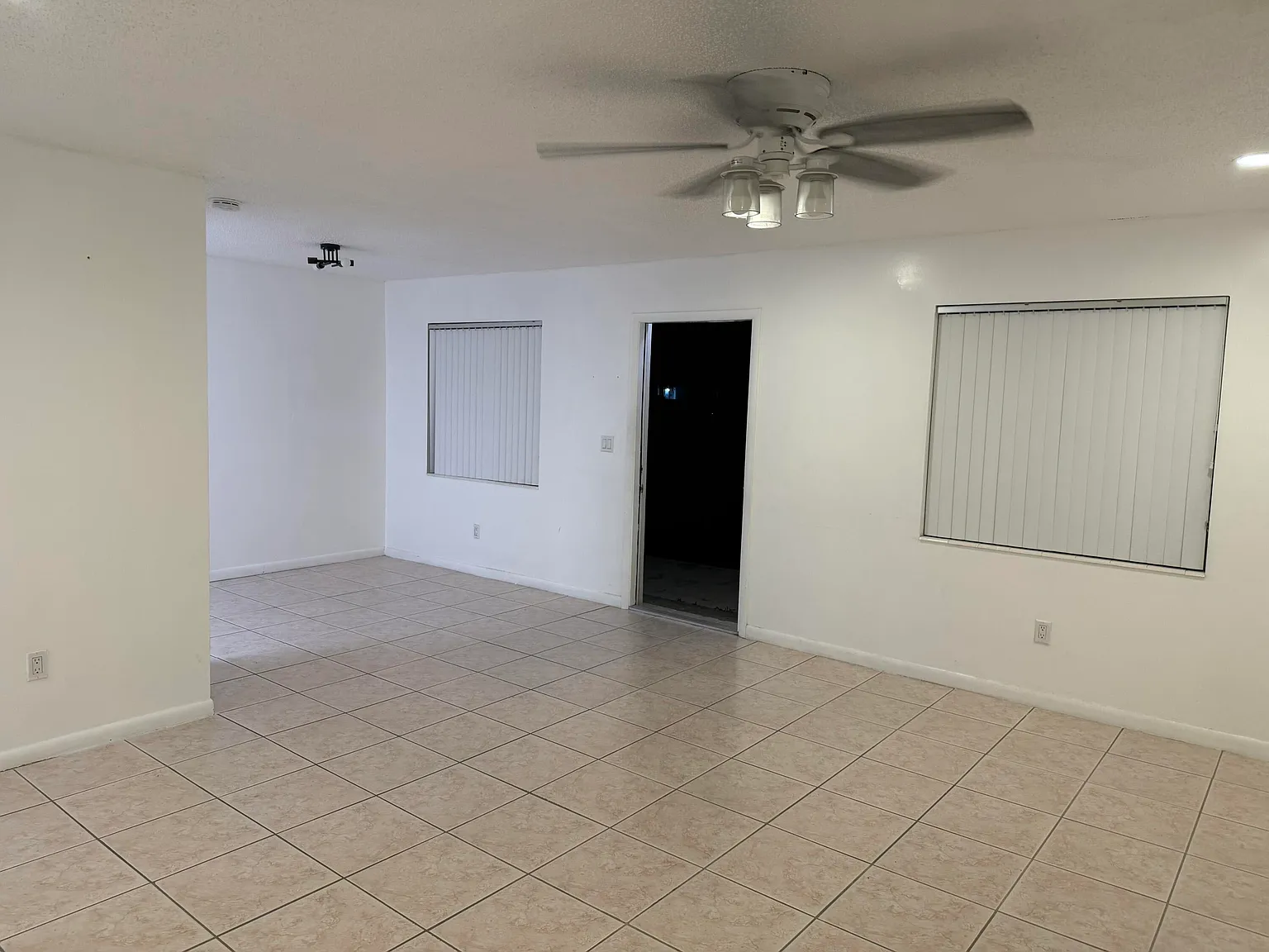 2 bed, 1.0 bath, 2288 sqft, $2,000 — Photo 2