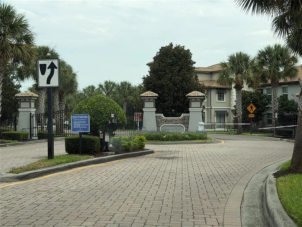5 bed, 3.0 bath, 2522 sqft, $2,495 — Photo 3