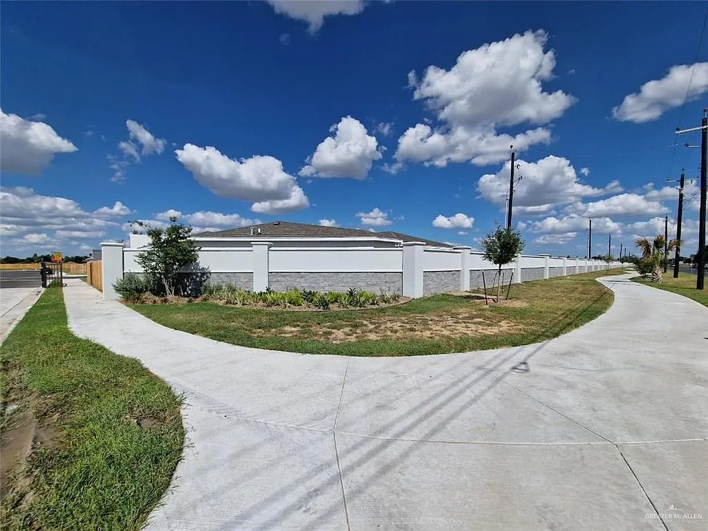 Building Photo - 4000 Walnut Ave #4