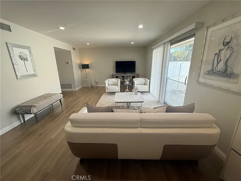 8234 Hamilton Grn — Photo 2